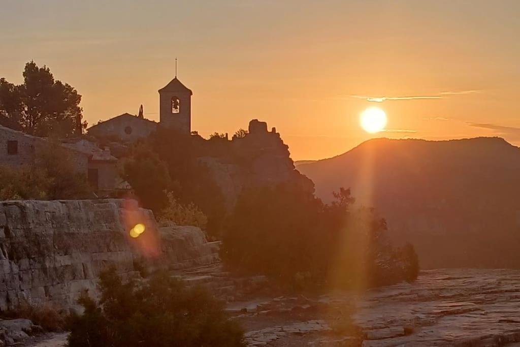 コルノデイヤVinyes Del Prioratアパートメント エクステリア 写真