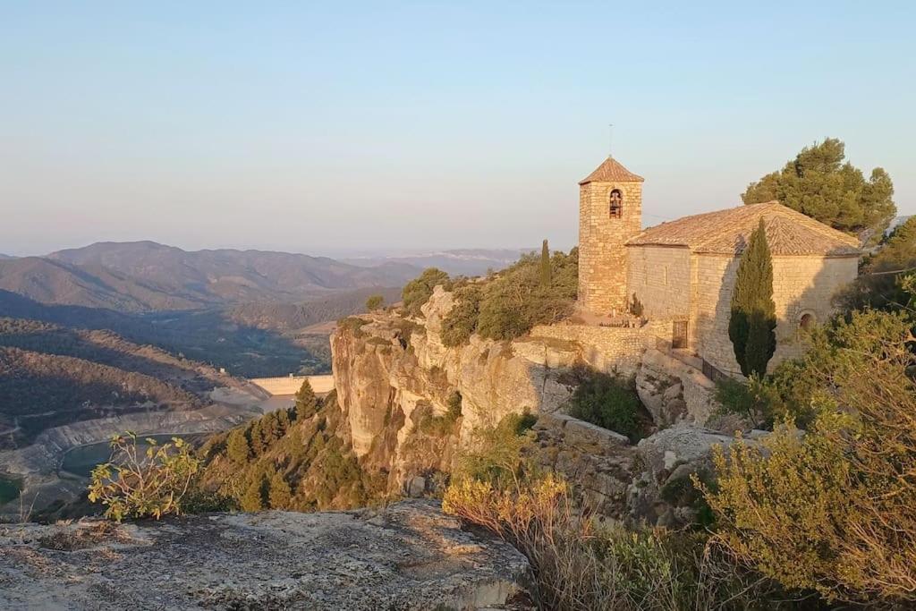 コルノデイヤVinyes Del Prioratアパートメント エクステリア 写真